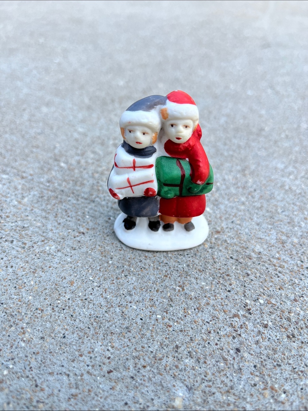 Vintage Ceramic Carolers Figurine - Red & Green